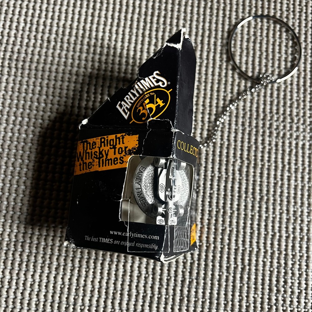 Vintage 1999 Early Times Whisky Pewter Auto Racing Bottle Stopper Keychain Box‎